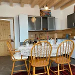 401 Mury Apartment