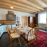 401 Mury Apartament *