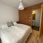 401 Mury Apartment