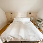 Apartment 401 Mury