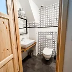 Apartment 401 Mury *