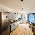 Apartment 401 Mury