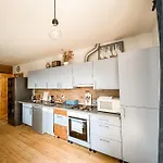 401 Mury Apartment *
