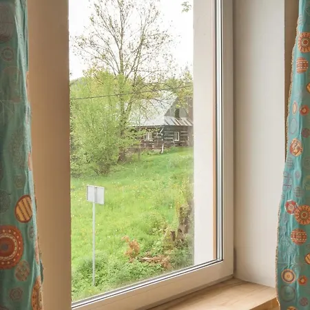Apartman 401 Mury