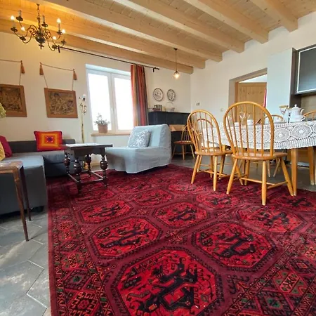Apartman 401 Mury *