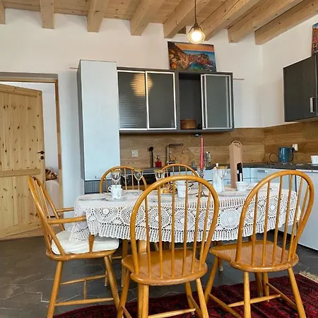 401 Mury Apartman