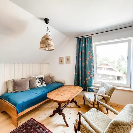 401 Mury Apartment *