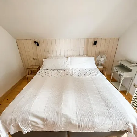Apartment 401 Mury