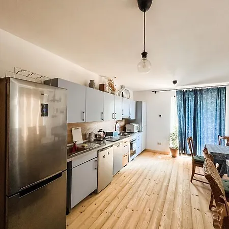 Apartment 401 Mury