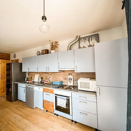 401 Mury Apartment *