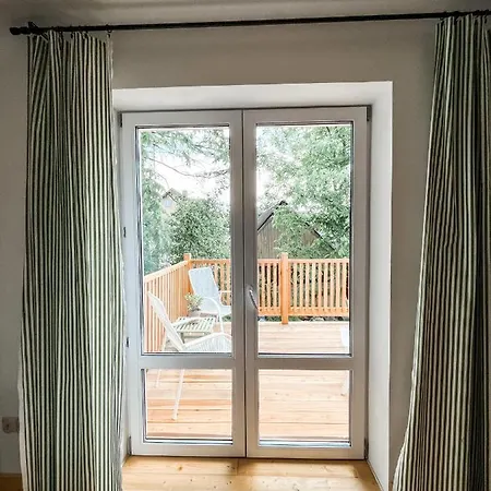 401 Mury Apartman *