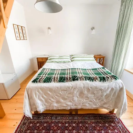 401 Mury Apartment *